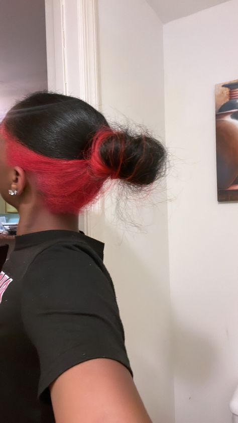 Red Peekaboo Hair Black Women, Red Peak A Boo Hair Black Women, Dyed Hair Back Of Head, Red And Black Peekaboo Hair, Black And Red Skunk Stripe Hair, Skunk Hair Dye Red, Skunk Stripe Hair Pink, Red Skunk Stripe Hair Black Women, Skunk Stripe Hair Red