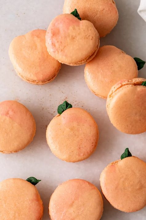 Recipe for peach cobbler flavored French macarons with fresh peach jam and spiced cobbler topping. Perfect for your end of summer gatherings. Dairy Free GF option included. Fresh Peach Jam, Recipe For Peach Cobbler, Cobbler Topping, Peach Jam, Peach Cobbler Recipe, Summer Gathering, Wedding 2025, French Macarons, Peach Cobbler