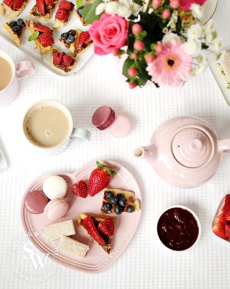 Mother's Day afternoon tea with Le Creuset - by Sisley White Fruit Scones Recipe, Mother's Day Afternoon Tea, Le Creuset Casserole Dish, Fruit Scones, Dinner Is Served, Scone Recipe, Family Favorites, Main Meals, Afternoon Tea