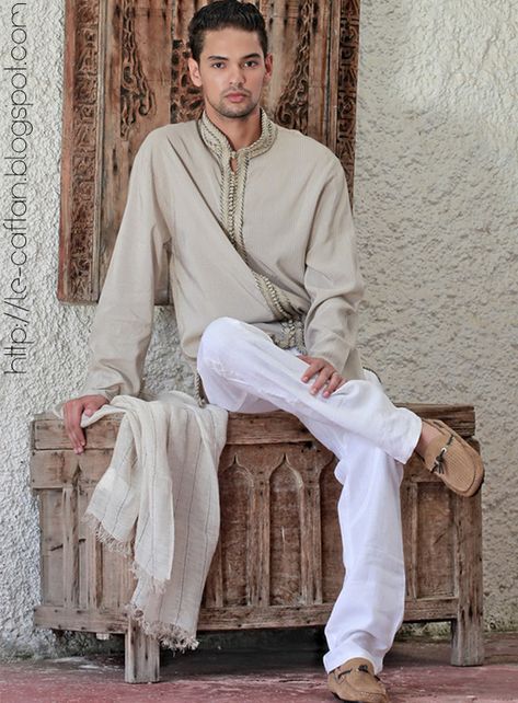 Découvrez chez le caftan une sélection multigenre des meilleurs Jabador Marocain de mode masculine. Lebanese Men, Moroccan Outfit, Morocco Fashion, Outfit Male, Party Outfit Men, Men Mode, Moroccan Theme, Moroccan Clothing, Travel Morocco