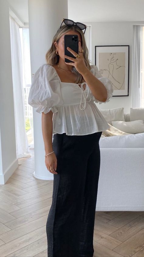 Maternity Aesthetic Outfit, Cool Maternity Style, Pregnant Outfits Aesthetic, Old Money Maternity Outfits, Pregnancy Outfits Aesthetic, Summer Outfits Pregnant, Pregnancy Fashion Summer, Midsize Pregnancy, Elegant Pregnancy Outfits