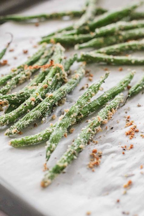 Baked Green Bean Fries | Gluten Free + Low Carb Easy Vegetarian Sides, Green Bean Fries, Baked Green Beans, Healthy Afternoon Snacks, Fried Green Beans, Veggie Chips, Vegetarian Sides, Wholesome Snacks, Healthy Snacks Easy