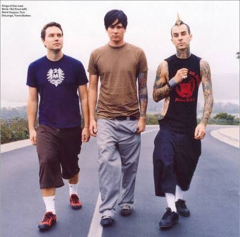 Blink 182 Wallpaper, Blink 182 Tom, Tom Delonge, Don Draper, Travis Barker, Blink 182, Y2k Outfits, I Love Music, Pop Bands