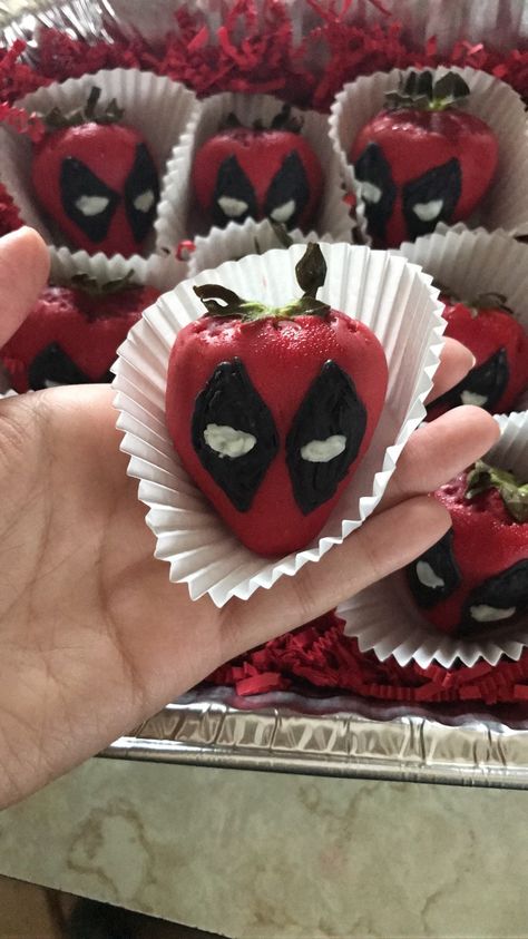 Iron Man Chocolate Covered Strawberries, Deadpool Food Ideas, Deadpool Strawberries, Deadpool Wedding Theme, Deadpool Party Decorations, Deadpool Party Ideas, Deadpool And Wolverine Cake, Deadpool Birthday Party Ideas, Deadpool Gifts