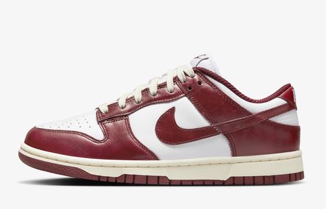 Nike Dunk Low "Team Red / White" - EUKICKS Nike X Travis Scott, Most Popular Shoes, Team Red, Baskets Adidas, Adidas Spezial, Dunks Nike, Popular Shoes, Yellow Heart, Nike Brand