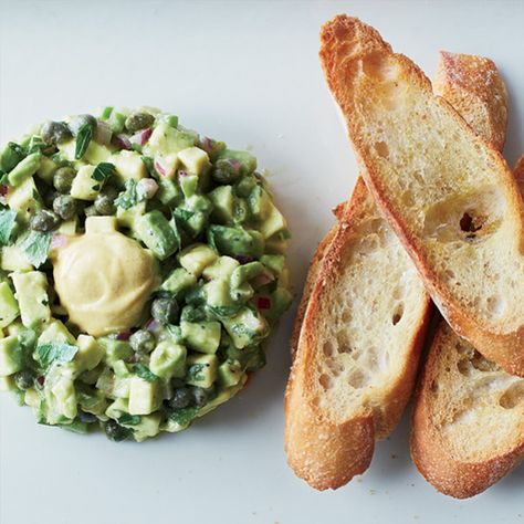 Avocado Tartare, Tartare Recipe, Avocado Dessert, Toasted Bread, Think Food, Avocado Recipes, Aioli, A Bowl, Appetizer Snacks