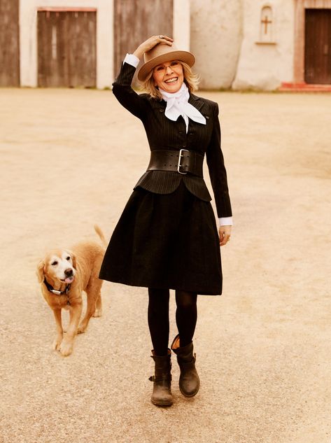 Diane Keaton is one of my fashion icons.  I have a skirt like this. Diane Keaton Style, Dianne Keaton, Annie Hall, Diane Keaton, Advanced Style, West Side, Coco Chanel, Fashion Details, Style Icon