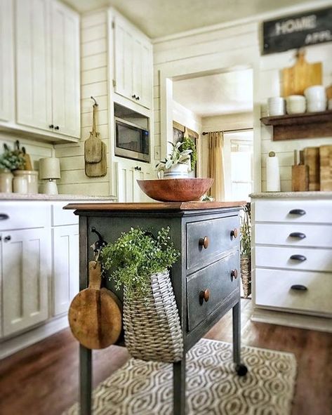 1960s Home Remodel, Kitchen Island Ideas, Minimalist Home Interior, Island Ideas, Natural Home Decor, Indian Home Decor, Cheap Decor, Country Kitchen, Home Decor Kitchen