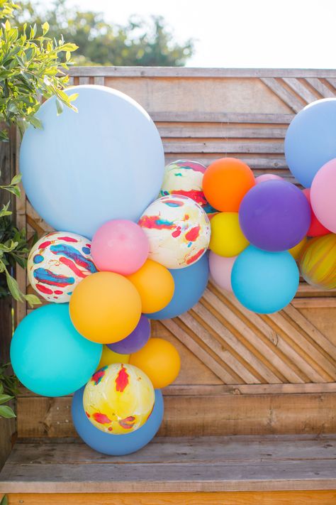 Tie Dye Party Backdrop, Tie Dye Balloon Garland, Tie Dye Balloon Arch, Tie Dye Birthday Party Ideas Decorations, Tie Dye Party Decorations, Tie Dye Birthday Party Ideas, Tie Dye Backdrop, Tie Dye Birthday Party, Tie Dye Decorations