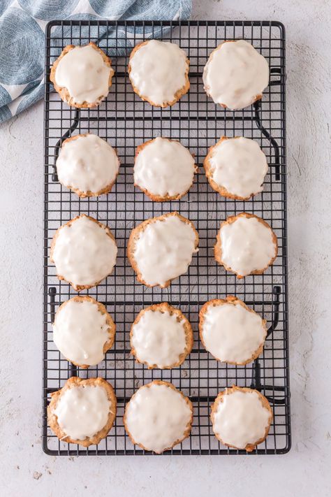 Gluten Free Oatmeal Cookies, Iced Oatmeal Cookies, Quick Oats, Gluten Free Oats, Ground Nutmeg, Ground Ginger, Cookie Scoop, Oatmeal Cookies, Rolled Oats