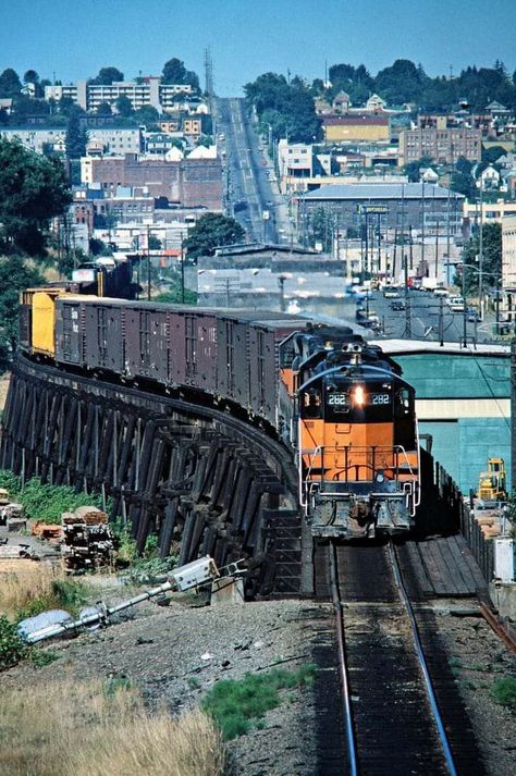 Diesel Train, Road Pics, Property Ideas, Milwaukee Road, Railroad Pictures, Old Trains, Rail Road, Design Engineering, Train Pictures