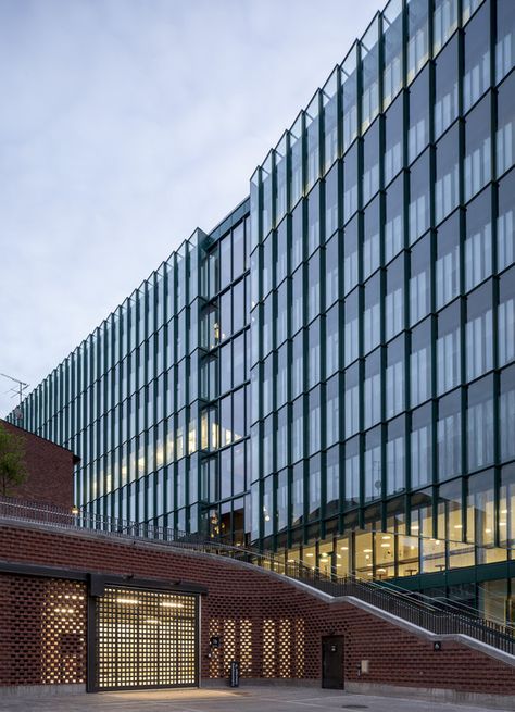 Biomedicum Laboratory Building,© Nikolaj Jakobsen Laboratory Building, Building Modern, Facade Material, Brick Flooring, Public Building, Green Park, Green Interiors, Brick Building, Beautiful Lighting