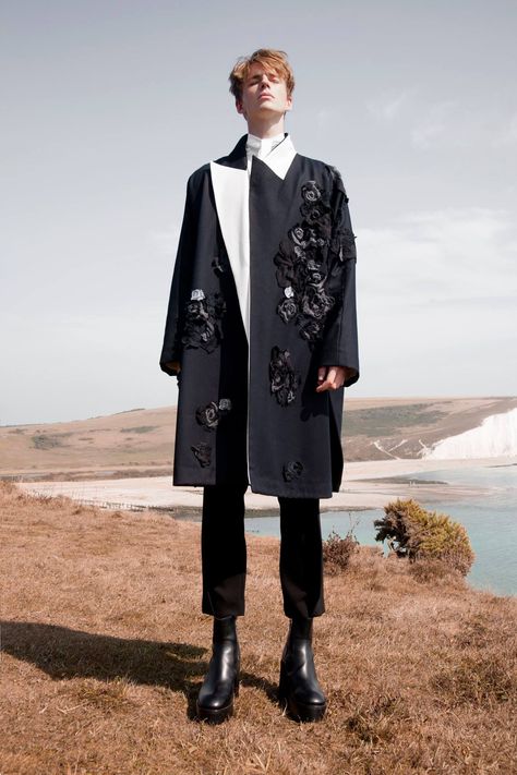 Lukas Neo, AW16 / Lookbook #Menswear #Lookbook #Editorial #Minimalist #Fashion #Minimal #LukasNeo #CSM #London #LCF #Womenswear #Unisex #Androgynous #Genderless Pose Men, Mens Fashion Editorial, Menswear Runway, Mens Fashion Edgy, Mens Editorial, Mens Fashion Photography, Hipster Mens Fashion, Shall We Date, Androgynous Fashion