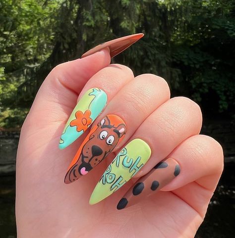 Scooby Doo Nails Halloween, Mystery Machine Nails, Scooby Doo Halloween Nails, Scooby Doo Nails Acrylic, Scooby Doo Nail Art, Scooby Doo Nails, Bratz Nails, Character Nails, October Mood