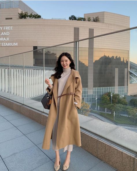 Korean Trench Coat Outfit, Korea Spring Fashion, Spring Outfits Korea, Brown Coat Outfit, Coat Korean Style, Dresses Korean Style, Korean Style Winter, Winter Outfits Korean, Korean Winter Outfits