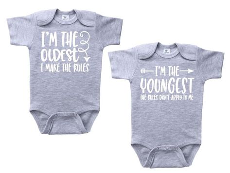 Baby Twins Outfit I'm The Oldest I'm The Youngest | Etsy Funny Newborn Onesies, Twins Outfit, Twins Clothes, Funny Twins, Twin Tshirts, Twin Quotes, Twin Humor, Twin Onesies, Twin Baby Boys