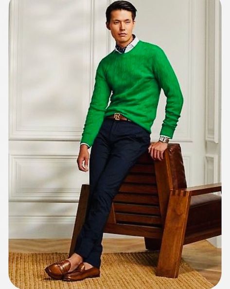 Jumper Outfit Men, Preppy Outfits Men, Preppy Style Spring, Outfit Informal, Sweater Outfits Men, Older Mens Fashion, Preppy Mens Fashion, Fancy Dress Up, Purple Label