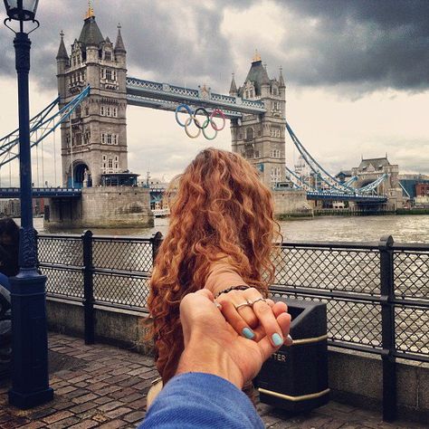 Murad Osmann, With Girlfriend, Romantic Photography, Tower Bridge London, Ends Of The Earth, London Bridge, Photo Series, London Travel, The Hand