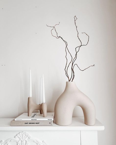 White Vase Decor, Driftwood Centerpiece, Donut Vase, Contemporary Pottery, Pinterest Room Decor, Pink Vase, Nordic Decor, Wood Vase, Unique Vases