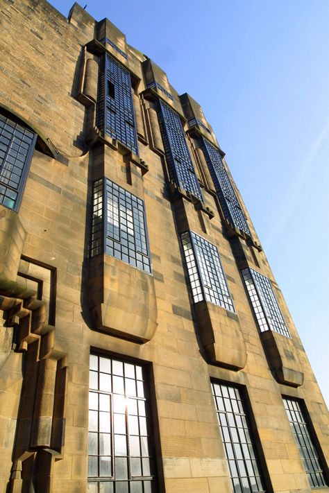 Glasgow School of Art by Charles Rennie Mackintosh Mackintosh Architecture, Mackintosh Furniture, Dezeen Architecture, Margaret Macdonald, Ulster Scots, Glasgow Architecture, Glasgow Style, Mackintosh Design, Glasgow City