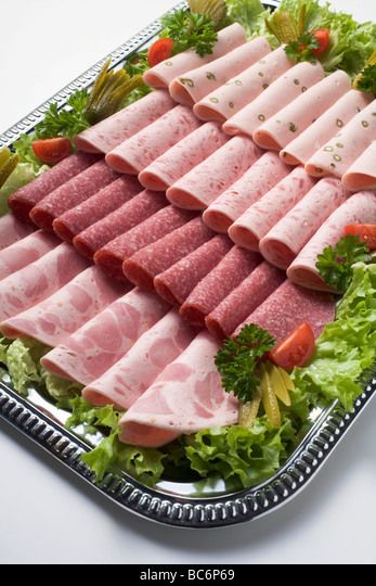 Platter Ideas Party Meat, Make Your Own Sandwich Platter, Cold Meat Platter Ideas, Cold Meat And Cheese Platter Ideas, Cured Meats Platter, Deli Platters, Breakfast Catering, Kiflice Recipe, Cold Cuts