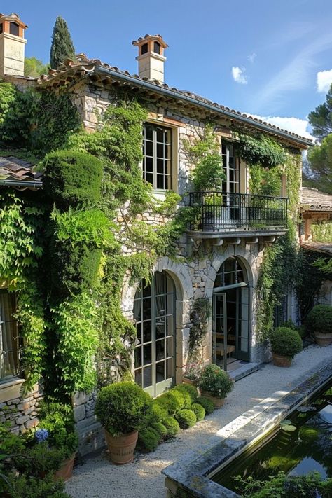 Modern Spanish Farmhouse, French Chateau Homes, Mediterranean Farmhouse, Village Aesthetic, Provence House, Tuscany House, Spanish Farmhouse, Pool Guest House, French Country Exterior