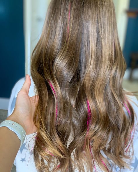 Hair Tinsel Pink Hair Tinsel, Brown Hair Light, Tinsel Extensions, Pink Blonde, Pink Blonde Hair, Hot Pink Hair, Honey Brown Hair, Hair Tinsel, Hair Light