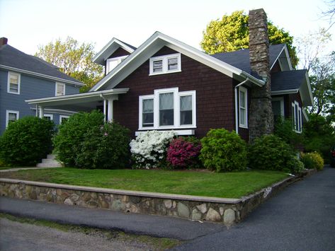 Craftsman Bungalow Exterior, Craftsman Bungalow House Plans, Exterior Paint Schemes, Ranch House Exterior, Bungalow Style House, Bungalow Floor Plans, Craftsman Bungalow, Stucco Homes, Bungalow Homes