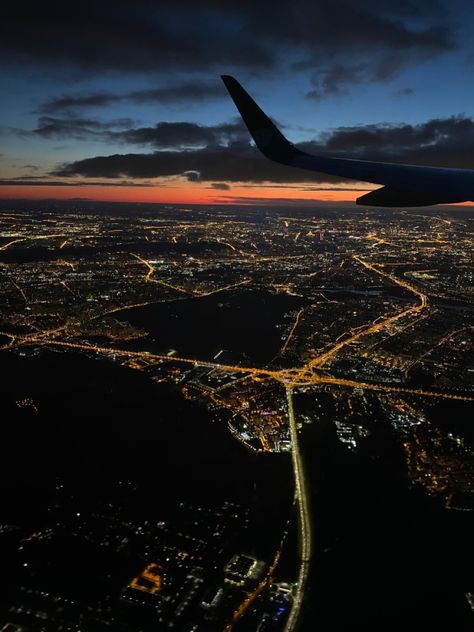 Airport Runway Aesthetic, Sky Core, Flight Take Off, New York City Vacation, Airport Aesthetic, Golden Life, View Wallpaper, Night Scenery, Colorado Travel