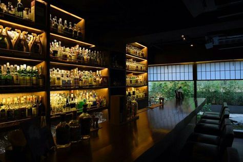 Japanese Whisky & Cocktail Bar in Hong Kong – Mizunara: The Library Cocktails Classic, Cocktail Bar Design, Japanese Cocktails, Whisky Cocktail, Whisky Cocktails, Japanese Zen Garden, Whisky Bar, Japanese Whisky, Specialty Cocktail