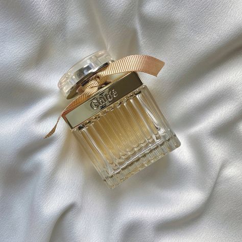 Chloe Parfum, Perfume Aesthetic, Perfume Chanel, Chloe Perfume, Perfume Storage, Boujee Aesthetic, Vanilla Perfume, Warm Fragrance, Chanel Perfume