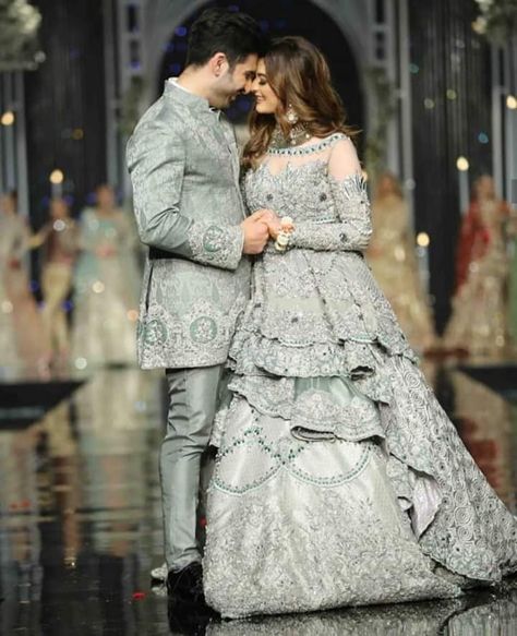 भारतीय दुल्हन संबंधी, Wedding Matching Outfits, डिजाइनर कपड़े, Baju Kahwin, Bridal Couture Week, Indian Wedding Gowns, Wedding Dresses Men Indian, Walima Dress, Foto Top