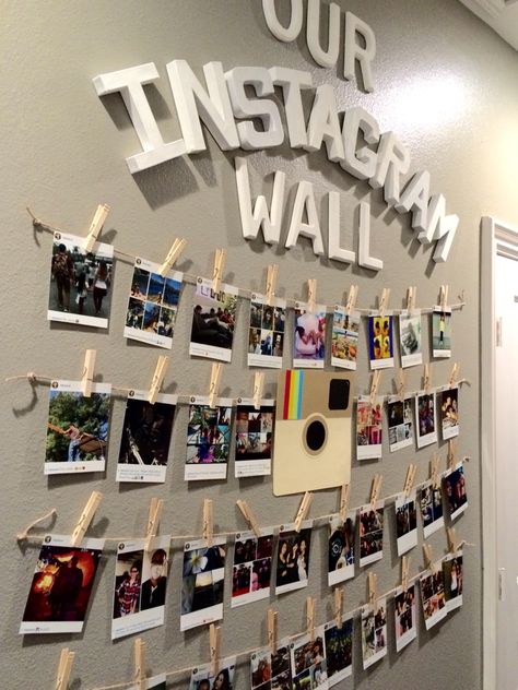 Clip Pictures On Wall, Polaroid Photo Wall Ideas, Classroom Photo Wall, Timeline Ideas, Picture Display Wall, Diy Inspiration Board, Frame Arrangement, Photo Wall Display, Photo Collage Wall