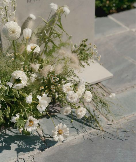 White Flowers Wedding, Wedding Games For Guests, Wedding Reception Games, Reception Tablescapes, Wedding Instagram, Chic Brides, Sage Green Wedding, Baby Shower Flowers, Ceremony Flowers