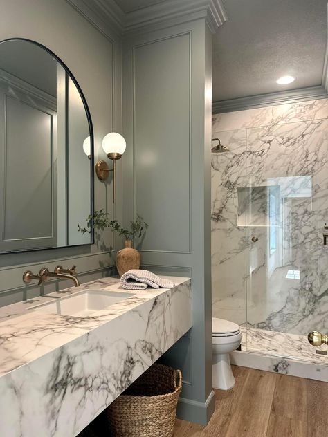 Marble Bathroom Vanity Ideas, Marble Half Bathroom, New Construction Bathroom Ideas, Builder Grade Master Bath Makeover, Builder Grade Master Bath, Luxury Master Bath Design Ideas, Large Master Bath Ideas, Powder Room Layout, En Suite Bathroom Ideas