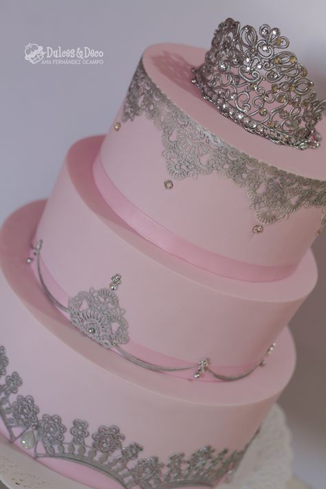 Pink And Silver Cake Ideas, Silver And Pink Birthday Cake, Silver And Pink Cake, Pink And Silver Quinceanera, Pink And Silver Cake, Hello Kitty Quinceanera, 16 Party Decorations, Quince Cakes, Quince Cake