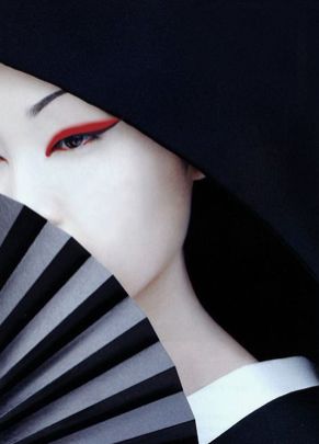 Turning Japanese, Geisha Art, Halloween Makeup Inspiration, Eastern Art, Horror Movie Characters, China Art, Naha, Fantasy Makeup, Japan Art