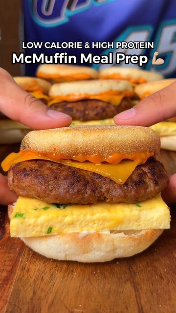 Low Calorie High Protein Breakfast Sandwich, Healthy Egg Mcmuffin, Low Calorie High Protein Meals Breakfast, Low Calorie High Volume Meals, Light Laughing, Dieting Recipes, Blended Cottage Cheese, Chipotle In Adobo, Meals Under 500 Calories