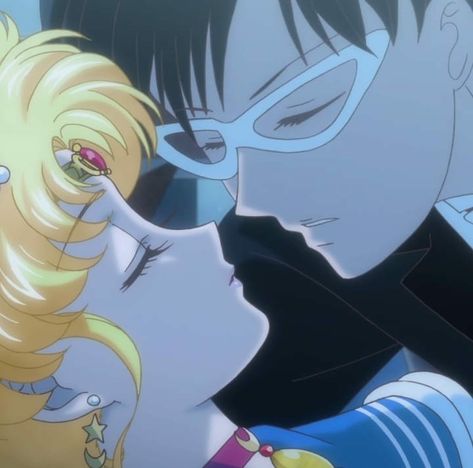 Sailor moon crystal and tuxedo mask Powerpuff Girls Characters, Princesa Serenity, Sailor Moon Screencaps, Arte Sailor Moon, Tuxedo Mask, Sailor Moon Fan Art, Sailor Moon Usagi, Sailor Pluto, Princess Serenity