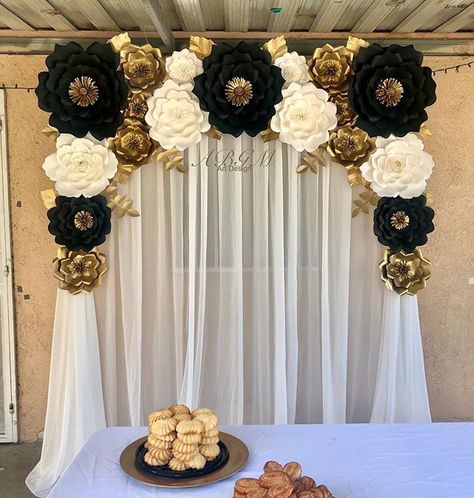 Día d pastor Wedding Photo Backdrop, Photo Backdrop Wedding, Paper Flower Backdrop, Can Diy, 50th Wedding Anniversary, Graduation Ideas, Gold Party, 50th Wedding, Graduation Party Decor