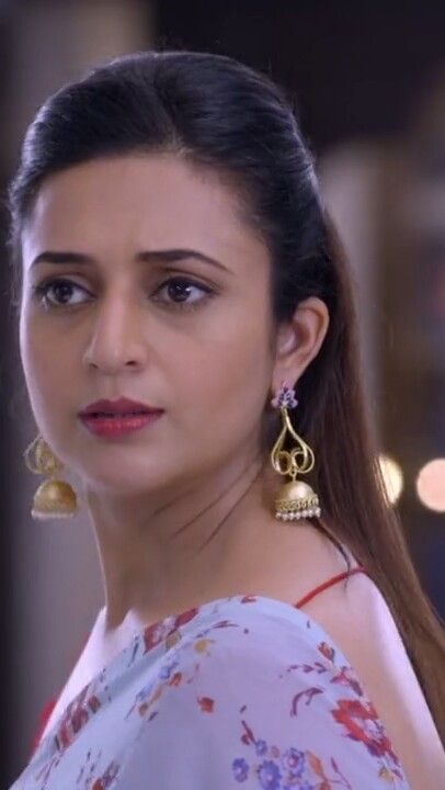 Divyanka Tripathi Hot, Tv Actress Images, Divyanka Tripathi, Most Handsome Actors, Hd Pictures, Beautiful Long Hair, Indian Actress Hot Pics, A Tv