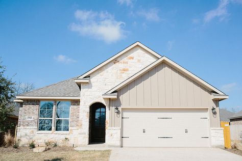 Brick: Sheltered Bluff Stone: Tuscany Brown, Sawn Cut Sandstone Brick House, Light Brown Stucco House Exterior, Palmetto Brick Myrtle Sand, Rock House Exterior, Cream And Dark Brown Brick Stone, Brown Stone House Exterior New York, Home Styles Exterior, House On The Rock, Florida House