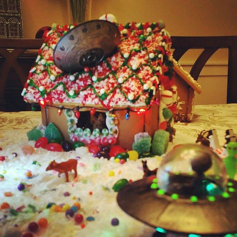 Alien Gingerbread House, Weird Gingerbread Houses, Alien Invasion, Christmas Gingerbread House, Christmas House, Christmas Gingerbread, Xmas Decorations, Gingerbread House, Winter Wonderland