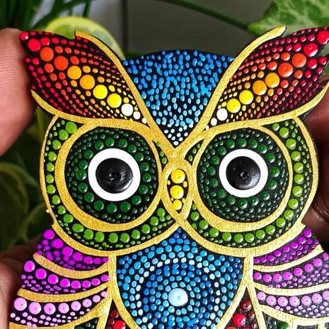 rahmat mustofa🇮🇩 on Instagram: "Small owl🦉Maybe this owl would be good if it was attached to a magnet for decoration.😍 #decoration #artdecor #instaart #owl #woodenart #artoftheday #artofinstagram" Painted Owl, Small Owl, Owl Painting, Dot Art, Wooden Art, Dot Painting, Dots Art, Hummingbirds, Insta Art