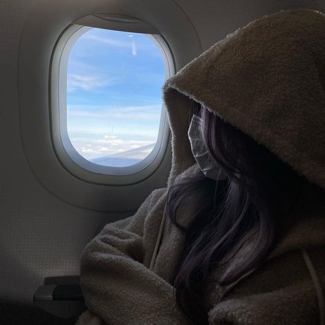 Travel Instagram Ideas, Airplane Window View, Travel Photoshoot, Airport Pictures, Airport Aesthetic, Lee Min Ho Photos, Korean Photo, Travel Picture Ideas, Airport Fits