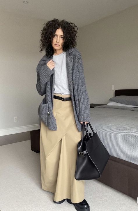 The Row Style, Neelam Ahooja, Studio Nicholson, Silk Cardigan, Skirt Outfit, Street Chic, Minimal Fashion, Daily Fashion, Autumn Winter Fashion