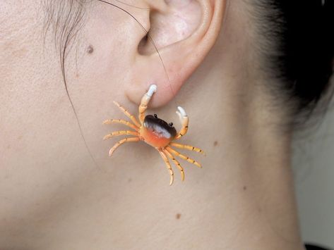 Nina on Instagram: “It's been a long time since I finished earrings that look like a king crab clamping your ears 🦀✨ Crabs can "pinch" with their claws, and I…” Crab Earrings, Sea Style, Summer Ocean, Jewelry Tattoo, Earrings Summer, Dope Jewelry, Nose Rings, Funky Jewelry, Animal Ears