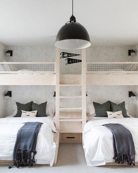 Studio McGee on Instagram: “Who wouldn’t want to catch extra 💤 in this dreamy bunk room?! We’re sharing our tips on designing and styling built-in bunks on the blog!!!…” Bunk Bed Rooms, Modern Bunk Beds, Bunk Beds Built In, Built In Bunks, Bunk Rooms, Bunk Bed Designs, Kids Bunk Beds, Bunk Room, Small Room Design