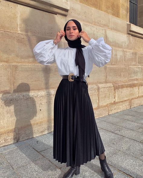 21 Inspiring Looks To Wear The White Shirt - Hijab Fashion Inspiration Kathryn Merteuil, Hijab Fashion Summer, Hijabista Fashion, Hijabi Fits, Stile Hijab, Street Hijab Fashion, Modern Hijab Fashion, Mode Turban, Modest Fashion Hijab