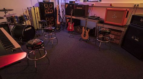 10 Essential items for your band practice room | t.blog Band Practice Room, Music Room Design, Practice Room, Band Practice, Rehearsal Studios, Band Room, Bored In Class, Stationary Box, Hangout Room